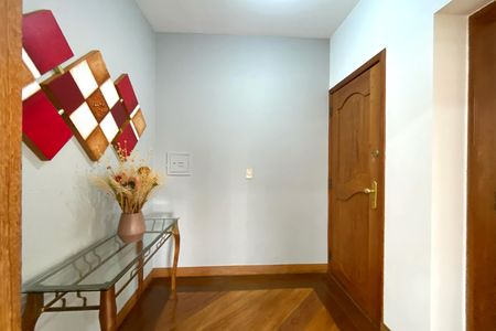 Apartamento à venda com 229m², 4 quartos e 3 vagas Apartamento à venda com 229m², 4 quartos e 3 vagasHall de entrada