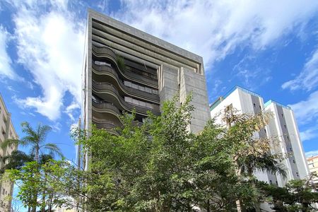 Apartamento à venda com 229m², 4 quartos e 3 vagas Apartamento à venda com 229m², 4 quartos e 3 vagasFachada