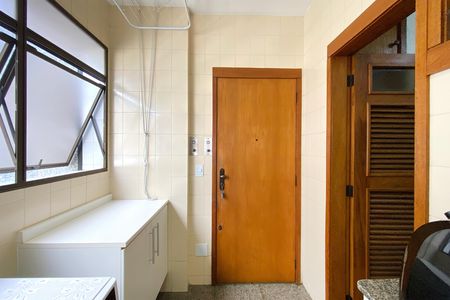 Apartamento à venda com 229m², 4 quartos e 3 vagas Apartamento à venda com 229m², 4 quartos e 3 vagasÁrea de Serviço