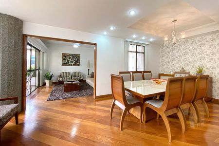 Apartamento à venda com 229m², 4 quartos e 3 vagas Apartamento à venda com 229m², 4 quartos e 3 vagasSala de Jantar