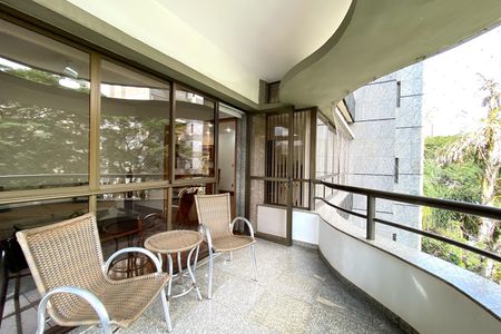 Apartamento à venda com 229m², 4 quartos e 3 vagas Apartamento à venda com 229m², 4 quartos e 3 vagasVaranda da Sala