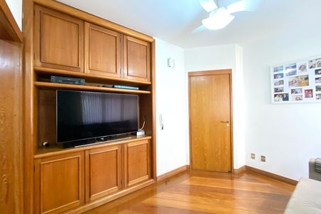 Apartamento à venda com 229m², 4 quartos e 3 vagas Apartamento à venda com 229m², 4 quartos e 3 vagasSala de Estar