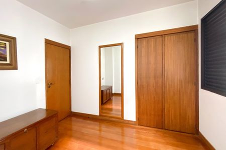 Apartamento à venda com 229m², 4 quartos e 3 vagas Apartamento à venda com 229m², 4 quartos e 3 vagasQuarto 3