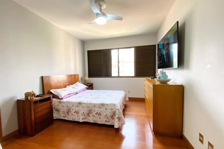 Apartamento à venda com 229m², 4 quartos e 3 vagas Apartamento à venda com 229m², 4 quartos e 3 vagasSuite 1