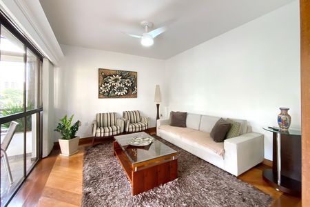 Apartamento à venda com 229m², 4 quartos e 3 vagas Apartamento à venda com 229m², 4 quartos e 3 vagasSala