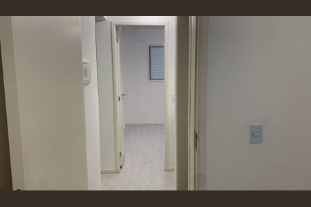 Corredor de apartamento para alugar com 2 quartos, 47m² em Jardim Sandra, Cotia
