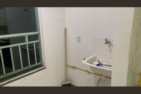 Área de serviço de apartamento para alugar com 2 quartos, 47m² em Jardim Sandra, Cotia