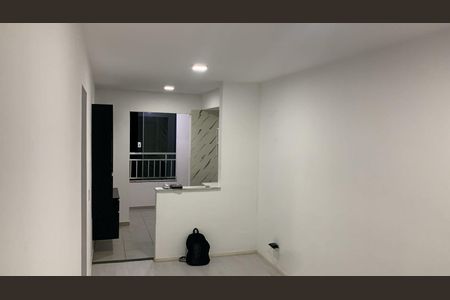 Sala de apartamento para alugar com 2 quartos, 47m² em Jardim Sandra, Cotia