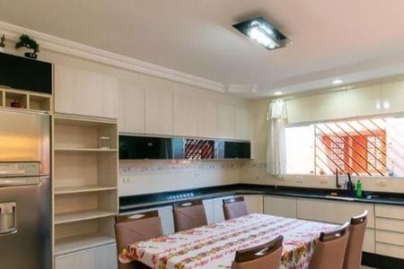 Casa à venda com 240m², 3 quartos e 6 vagas