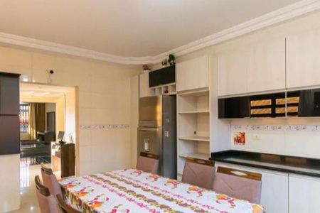 Casa à venda com 240m², 3 quartos e 6 vagas