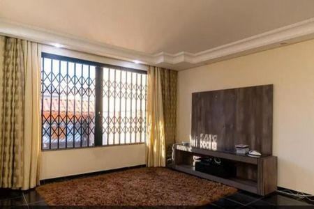 Casa à venda com 240m², 3 quartos e 6 vagas