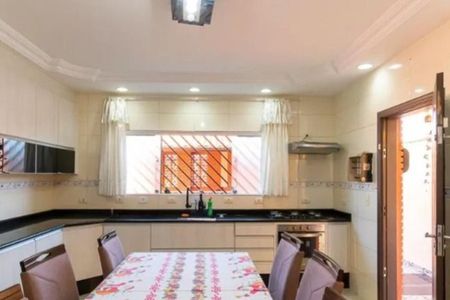 Casa à venda com 240m², 3 quartos e 6 vagas