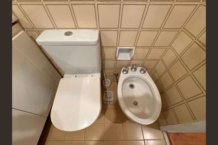 Apartamento à venda com 75m², 2 quartos e 1 vaga Apartamento à venda com 75m², 2 quartos e 1 vagaBanheiro social