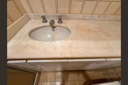 Apartamento à venda com 75m², 2 quartos e 1 vaga Apartamento à venda com 75m², 2 quartos e 1 vagaBanheiro social
