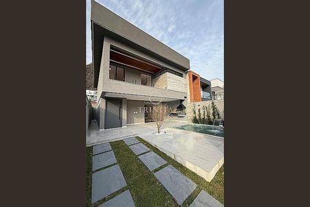 Casa à venda com 230m², 4 quartos e 1 vaga