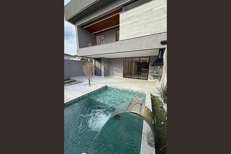 Casa à venda com 230m², 4 quartos e 1 vaga