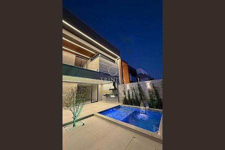 Casa à venda com 230m², 4 quartos e 1 vaga