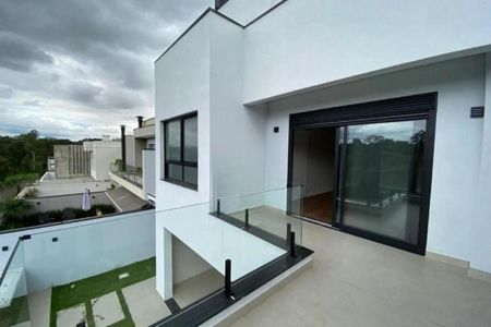 Casa à venda com 232m², 3 quartos e 4 vagas