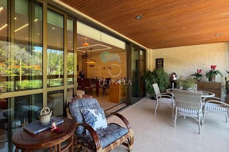 Apartamento à venda com 198m², 3 quartos e 3 vagas