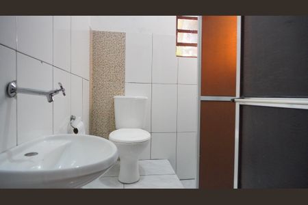 Casa para alugar com 100m², 2 quartos e 2 vagas Casa para alugar com 100m², 2 quartos e 2 vagasBanheiro
