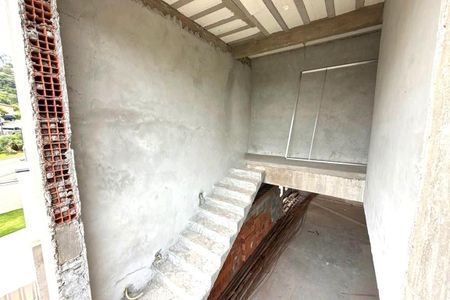 Casa à venda com 4 quartos, 310m² em Parque Sinai, Santana de Parnaíba