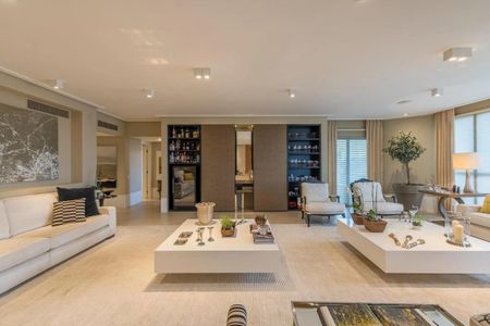 Apartamento à venda com 4 quartos, 409m² em Cambuí, Campinas