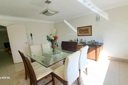 Casa para alugar com 800m², 4 quartos e 5 vagas