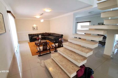 Casa para alugar com 800m², 4 quartos e 5 vagas