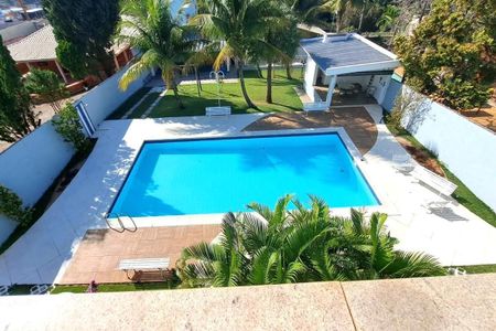 Casa para alugar com 800m², 4 quartos e 5 vagas