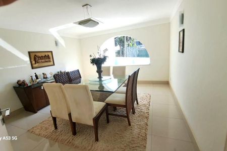 Casa para alugar com 800m², 4 quartos e 5 vagas