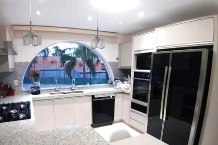 Casa para alugar com 800m², 4 quartos e 5 vagas