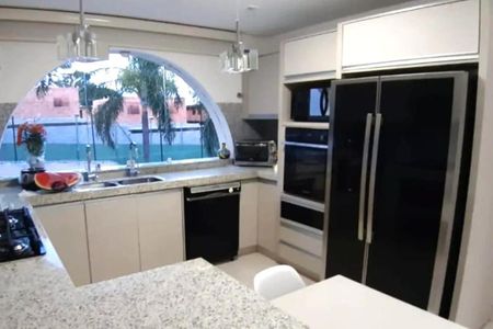 Casa para alugar com 800m², 4 quartos e 5 vagas