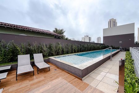Studio para alugar com 25m², 1 quarto e sem vaga Studio para alugar com 25m², 1 quarto e sem vagaÁrea comum - Piscina
