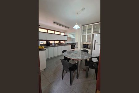 Casa de condomínio à venda com 373m², 4 quartos e 4 vagas