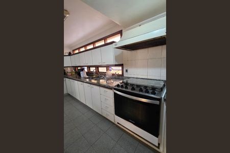 Casa de condomínio à venda com 373m², 4 quartos e 4 vagas
