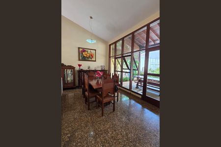 Casa de condomínio à venda com 373m², 4 quartos e 4 vagas