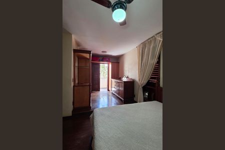 Casa de condomínio à venda com 373m², 4 quartos e 4 vagas
