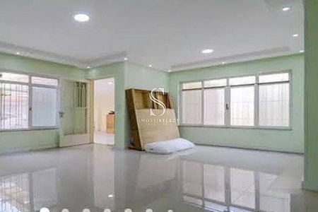 Casa à venda com 3 quartos, 184m² em Vila Brasilina, São Paulo