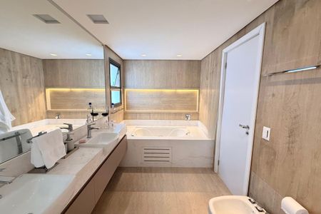 Apartamento à venda com 325m², 4 quartos e 6 vagas