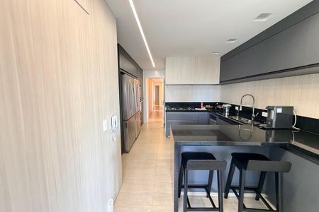 Apartamento à venda com 325m², 4 quartos e 6 vagas