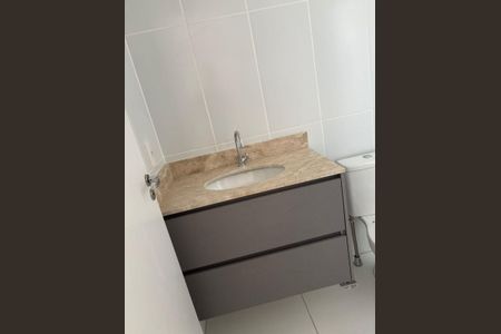 Banheiro de apartamento à venda com 3 quartos, 80m² em Setor Coimbra, Goiânia