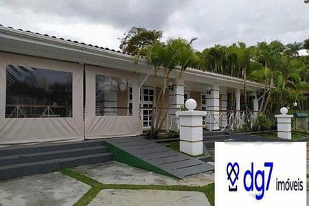 Casa à venda com 300m², 4 quartos e sem vaga