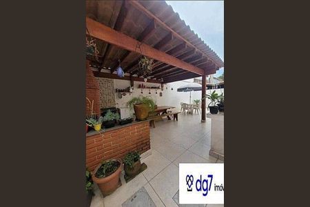 Casa à venda com 300m², 4 quartos e sem vaga