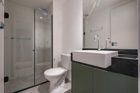 Banheiro de apartamento para alugar com 1 quarto, 30m² em Pinheiros, São Paulo
