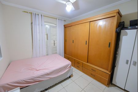 Casa para alugar com 250m², 3 quartos e 3 vagas Casa para alugar com 250m², 3 quartos e 3 vagasQuarto 1