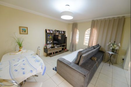 Casa para alugar com 250m², 3 quartos e 3 vagas Casa para alugar com 250m², 3 quartos e 3 vagasSala