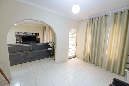 Casa para alugar com 250m², 3 quartos e 3 vagas Casa para alugar com 250m², 3 quartos e 3 vagasAntessala