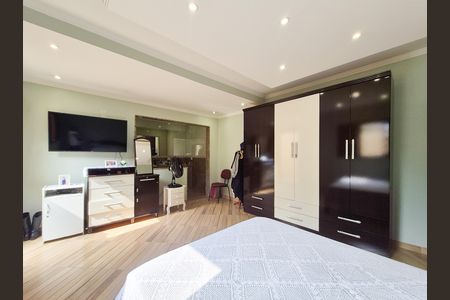 Casa à venda com 300m², 3 quartos e 3 vagas Casa à venda com 300m², 3 quartos e 3 vagasSuíte