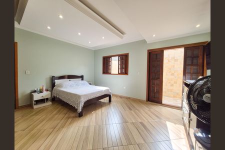 Casa à venda com 300m², 3 quartos e 3 vagas Casa à venda com 300m², 3 quartos e 3 vagasSuíte