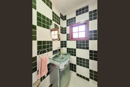Casa à venda com 300m², 3 quartos e 3 vagas Casa à venda com 300m², 3 quartos e 3 vagasLavabo